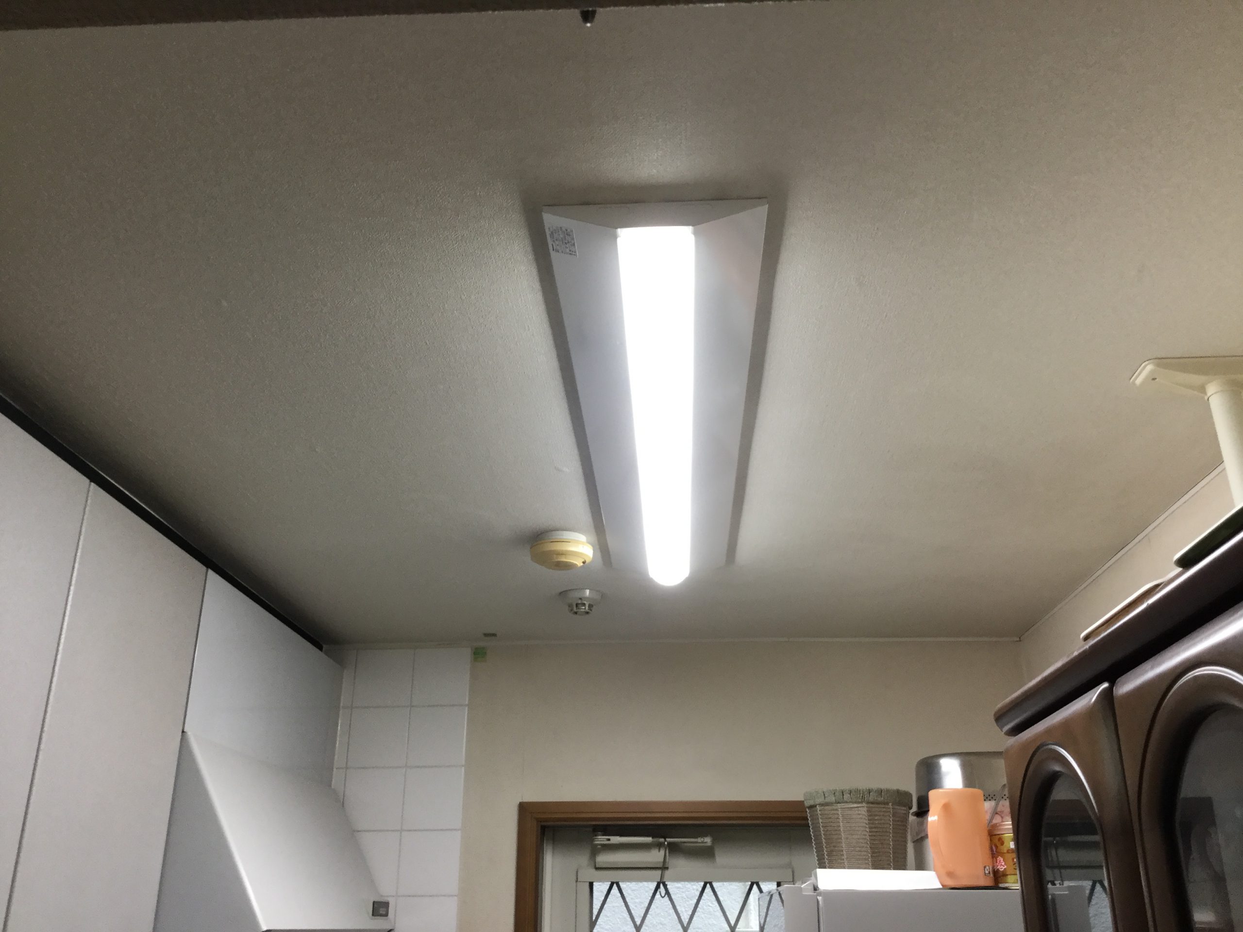 キッチンの天井照明をLED製に交換したい 工事編（東京都杉並区のお客様