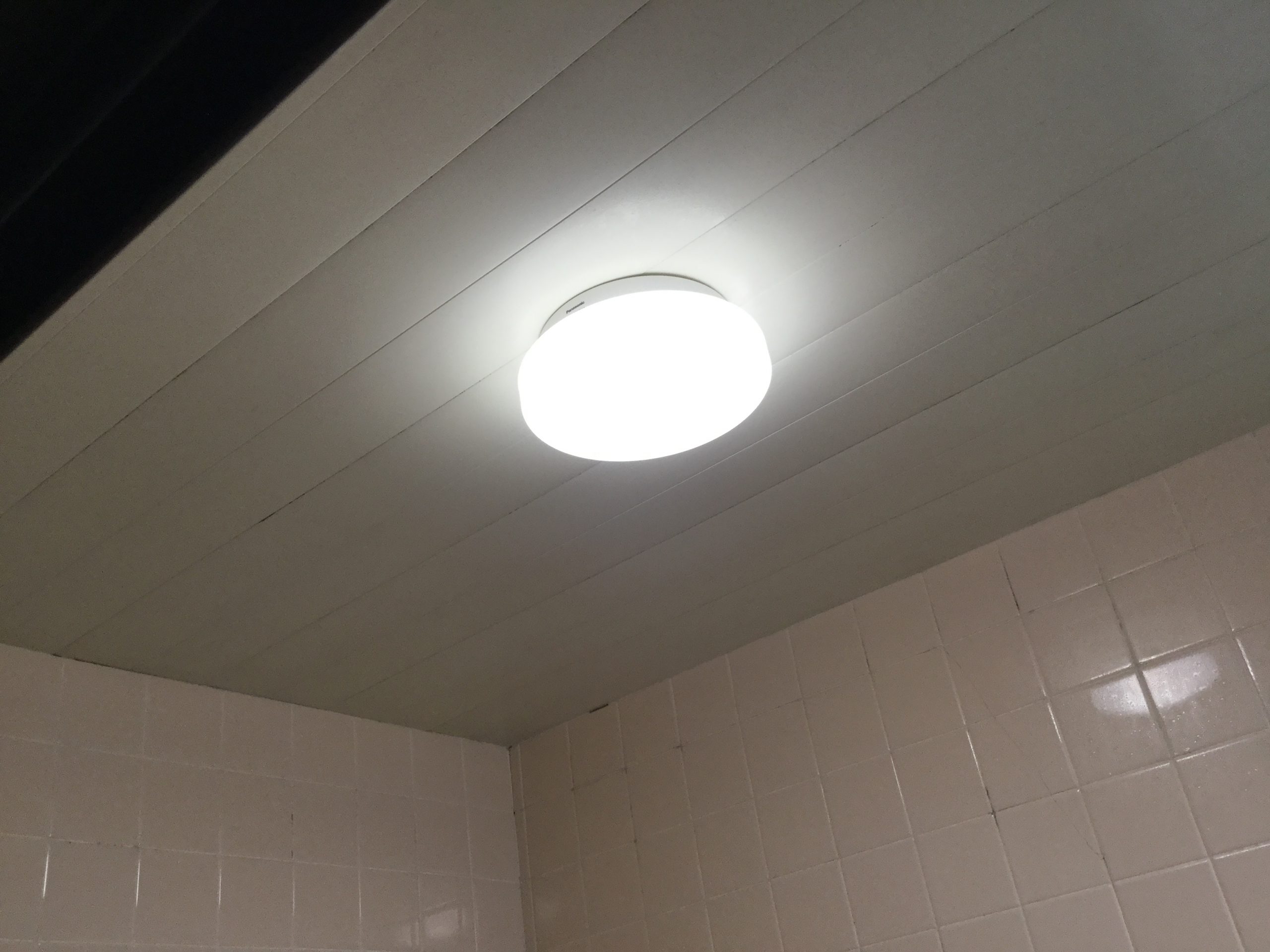 浴室照明交換工事 武蔵野市 – てるくにでんきの毎日は照明器具の毎日
