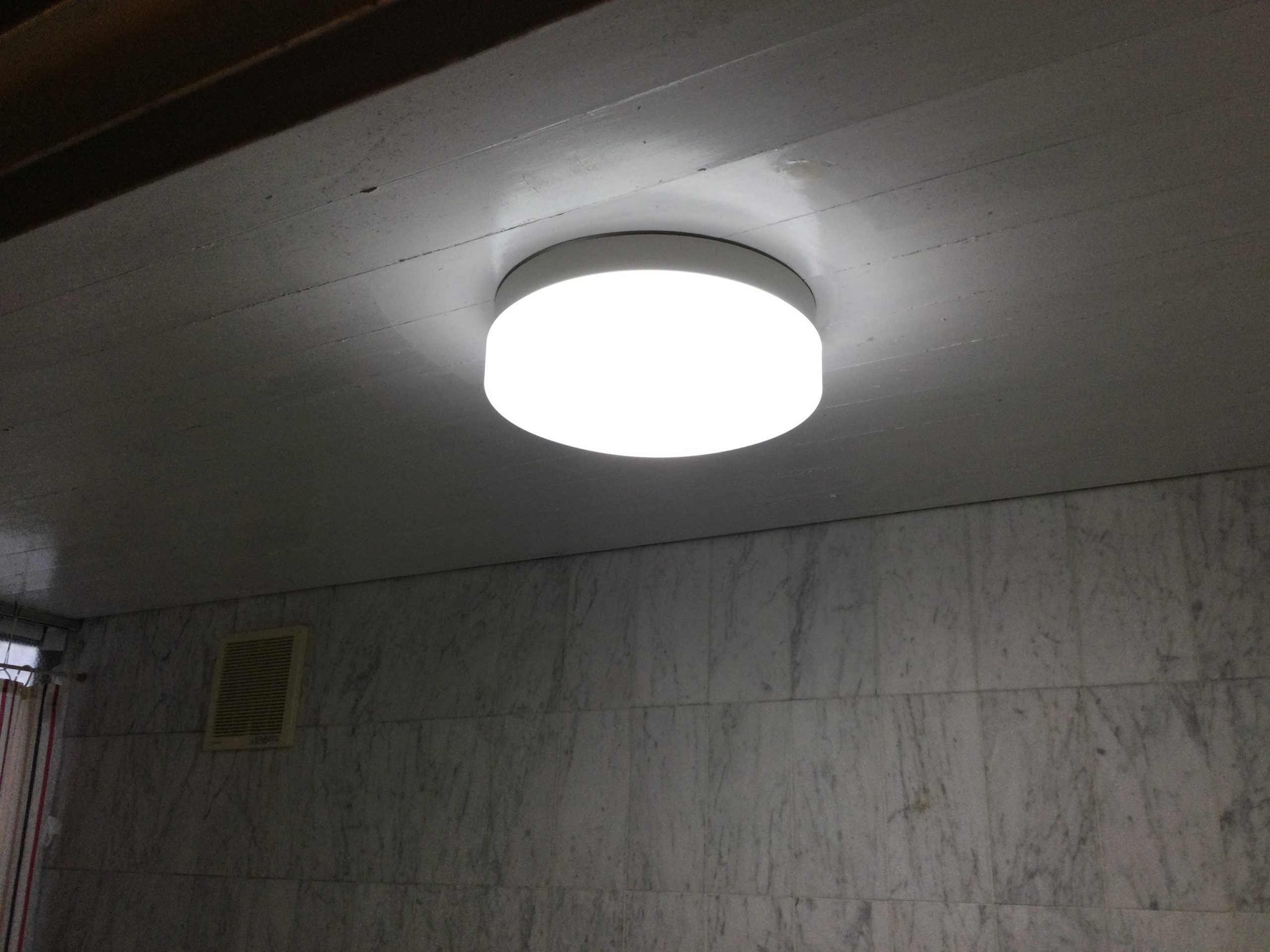浴室の照明器具をLED製のものに交換したい 工事編（東京都豊島区のお客様より） – てるくにでんきの毎日は照明器具の毎日