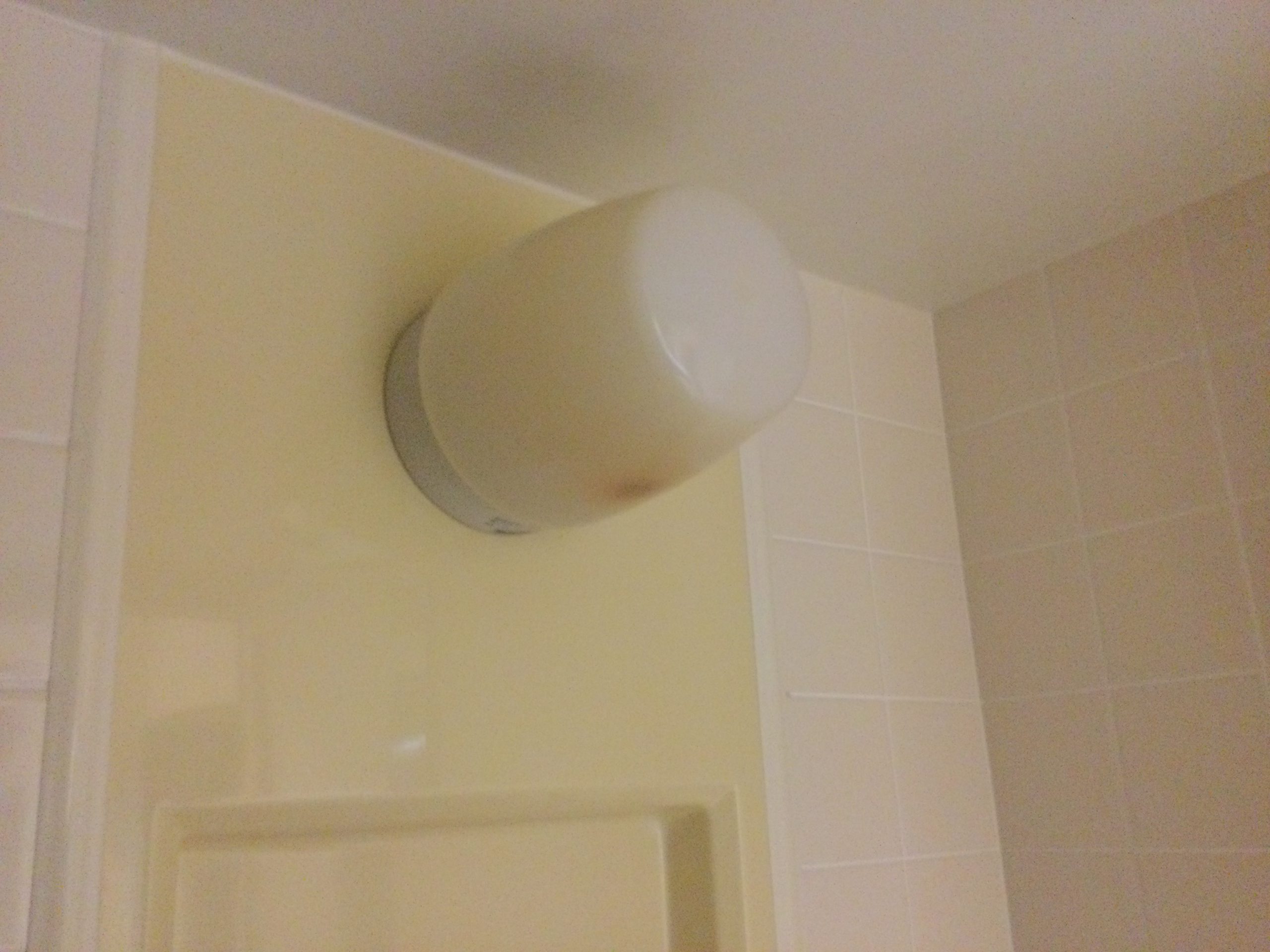 浴室灯交換工事 – てるくにでんきの毎日は照明器具の毎日