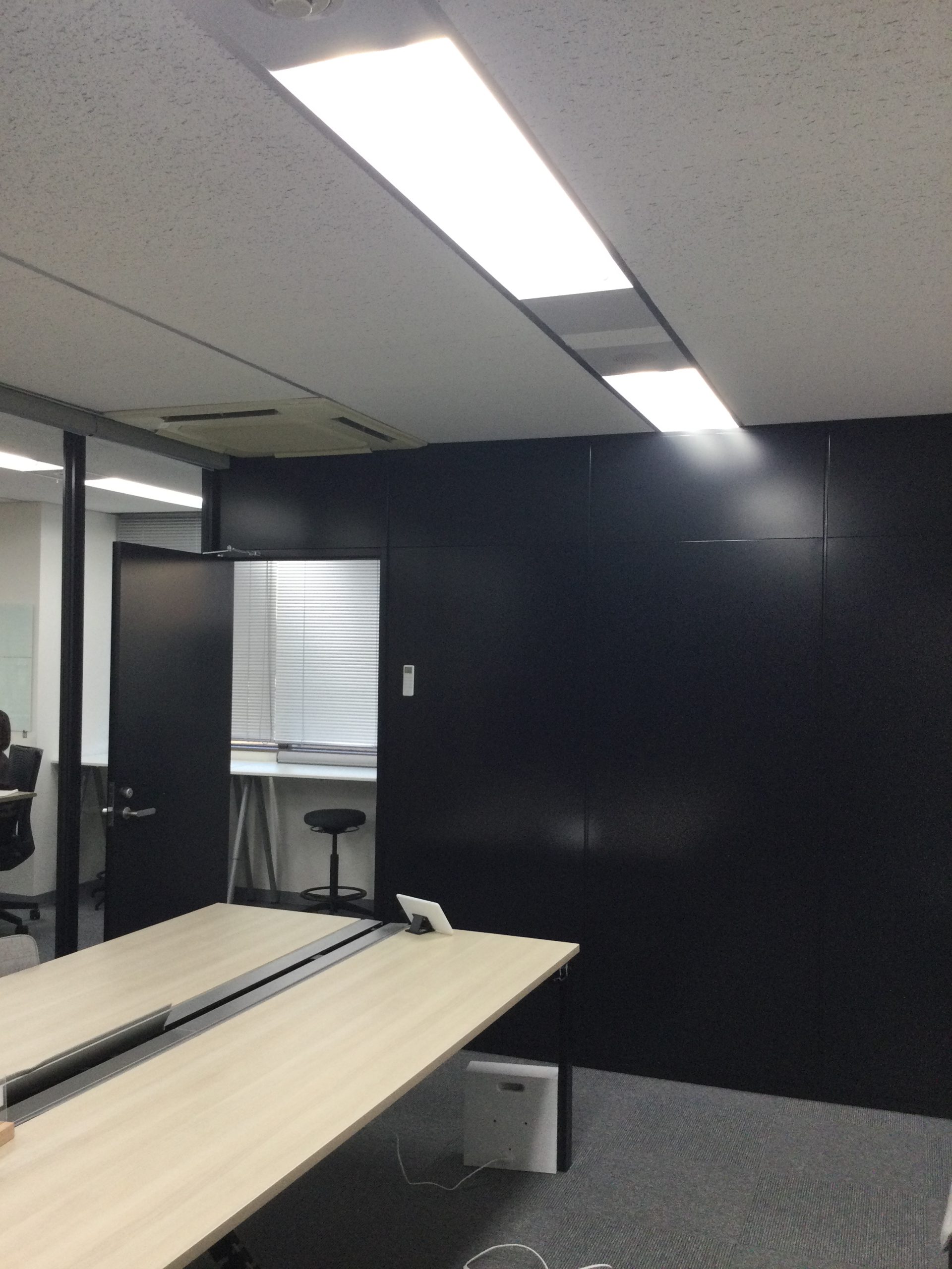 オフィスの蛍光灯システム天井をパナソニック製イージーアップ配線