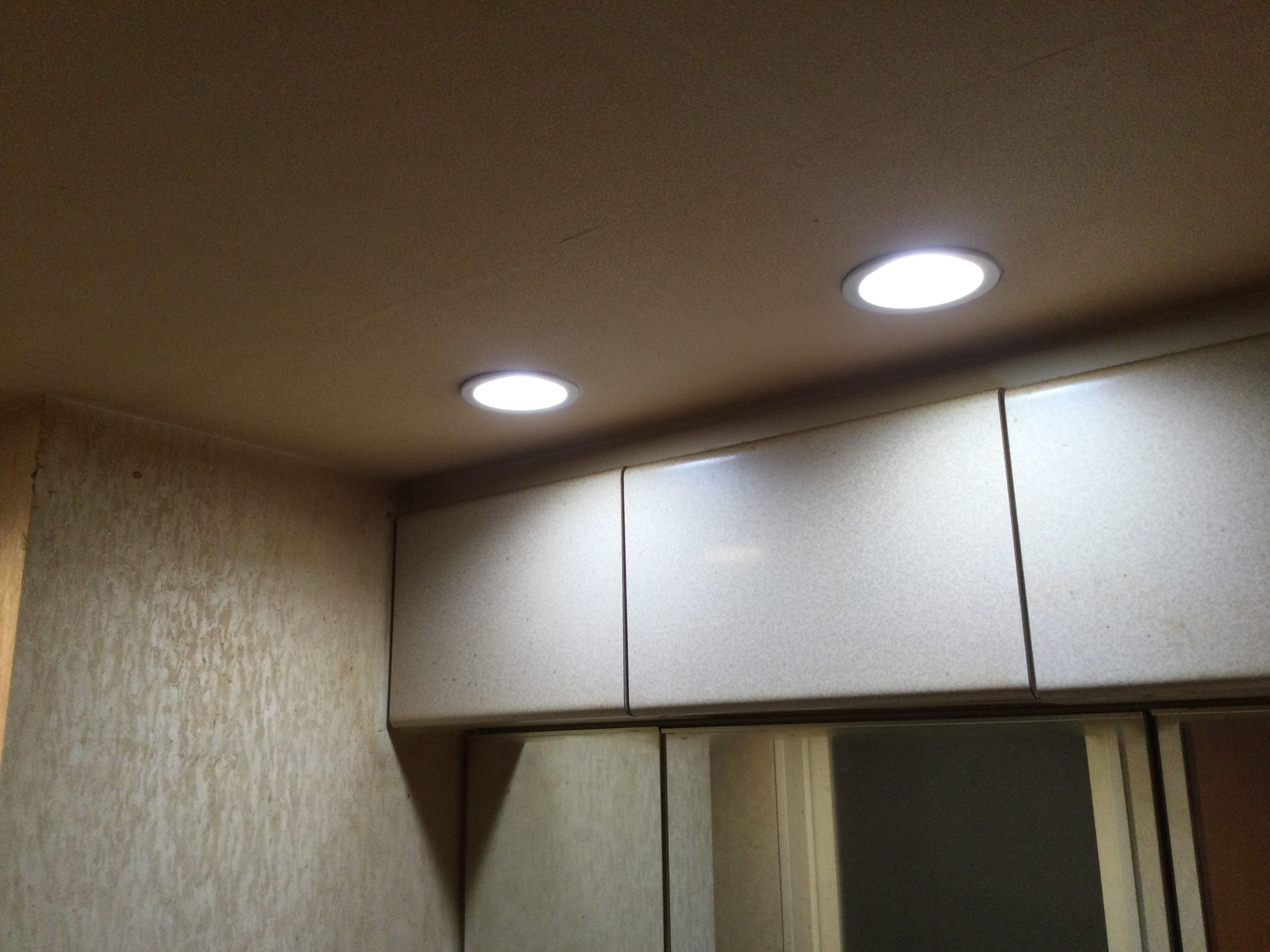洗面所・浴室用照明器具 – てるくにでんきの毎日は照明器具の毎日